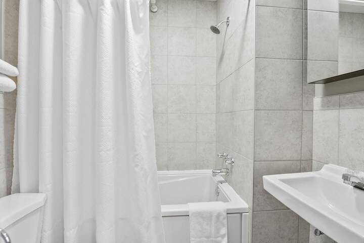 Room 32 of 57