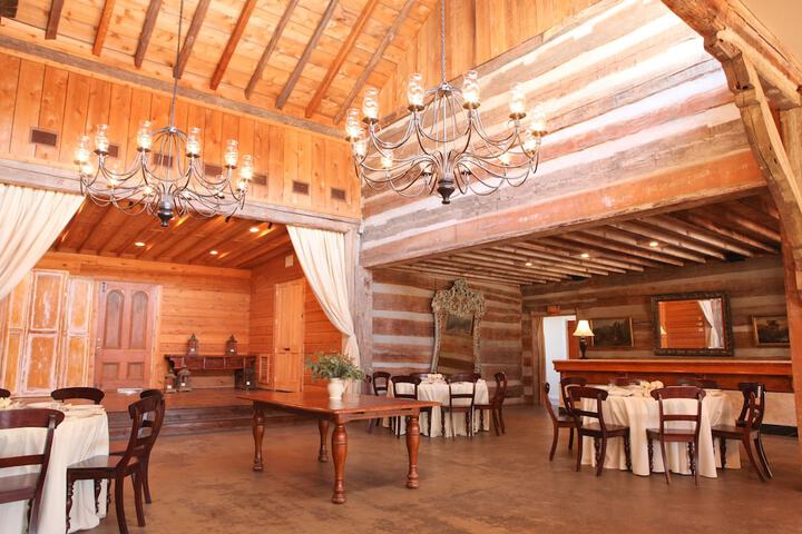 Ballroom/Hall 84 of 105