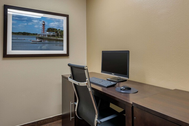 Business Center 41 of 41