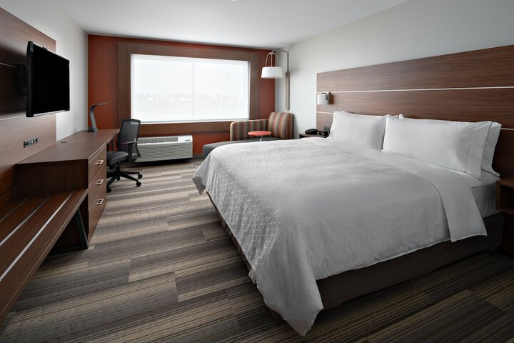 Holiday Inn Express & Suites Elkhorn - Lake Geneva Area by IHG