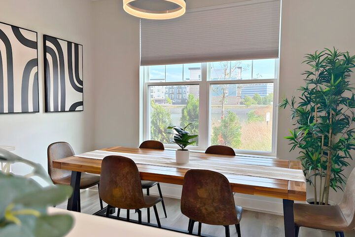 Modern 4BR with Parking - WV rep 4