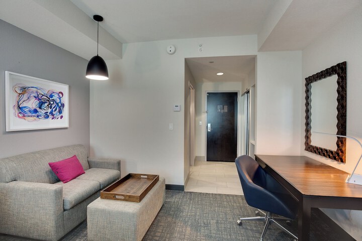 Room 43 of 60