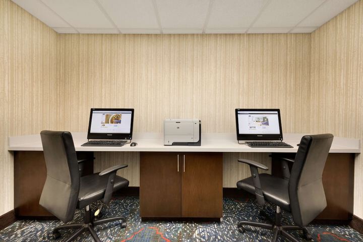 Business Center 34 of 36