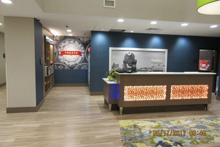 Hampton Inn & Suites Syracuse North Airport Area