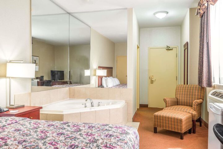 Room 7 of 18