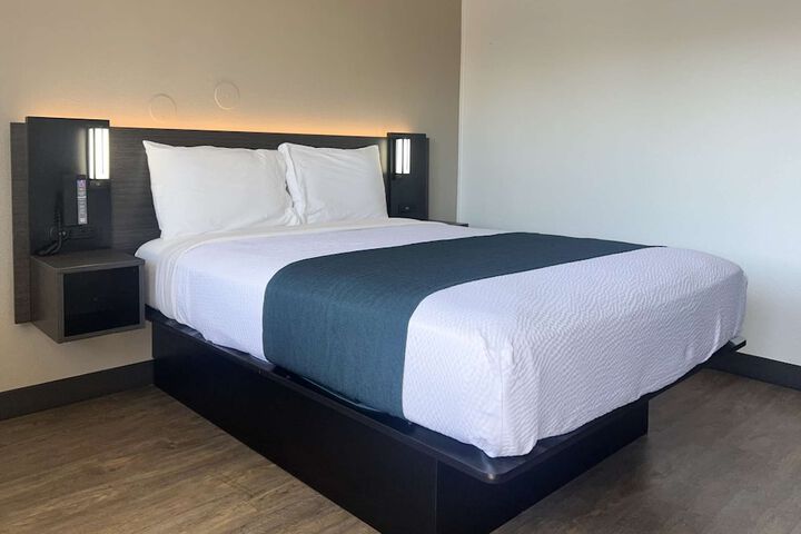Room 16 of 26