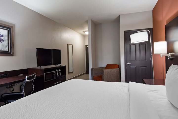 Room 13 of 32