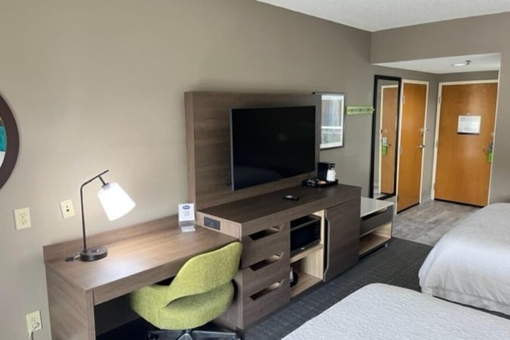 Room 25 of 43
