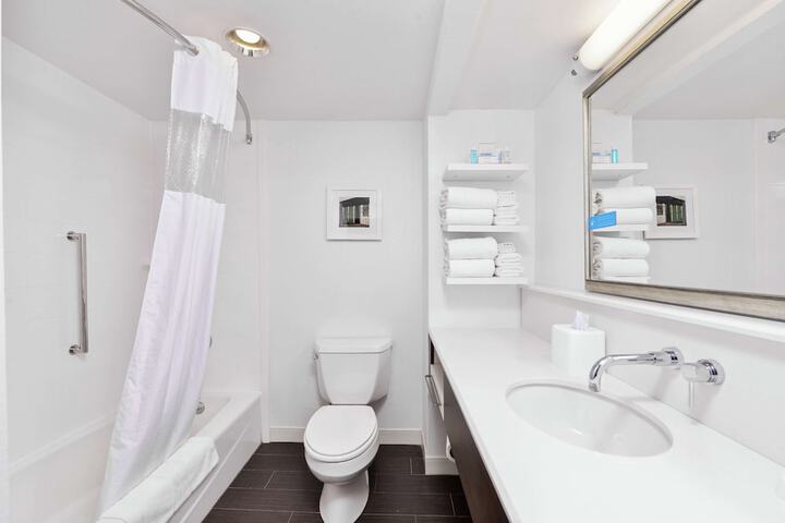 Room 12 of 21