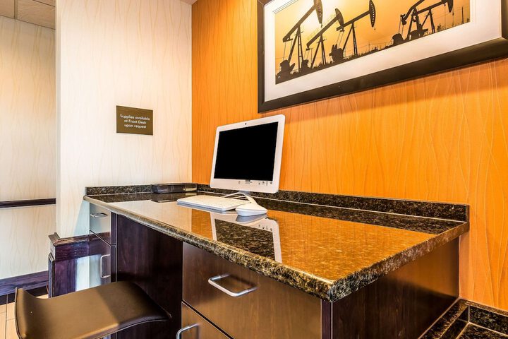 Comfort Inn & Suites Moore - Oklahoma City