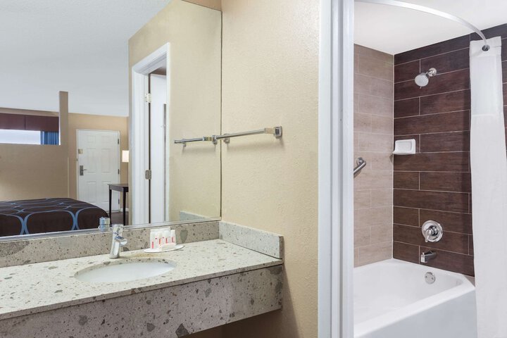 Room 20 of 24