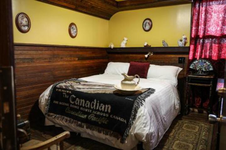 THE COCHRANE ROCKYVIEW HOTEL