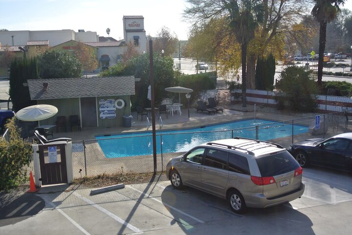 Vino Inn & Suites