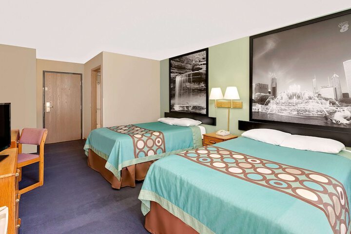 Room 8 of 15