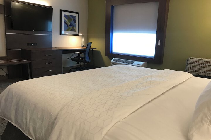 Holiday Inn Express & Suites Hannibal - Medical Center by IHG