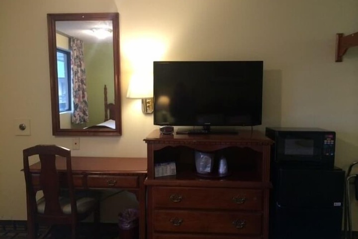 Room 5 of 10