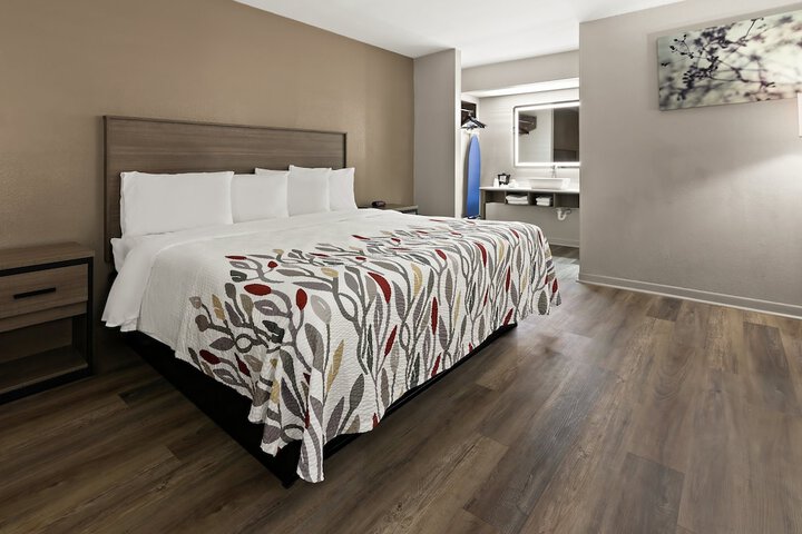 Room 17 of 27