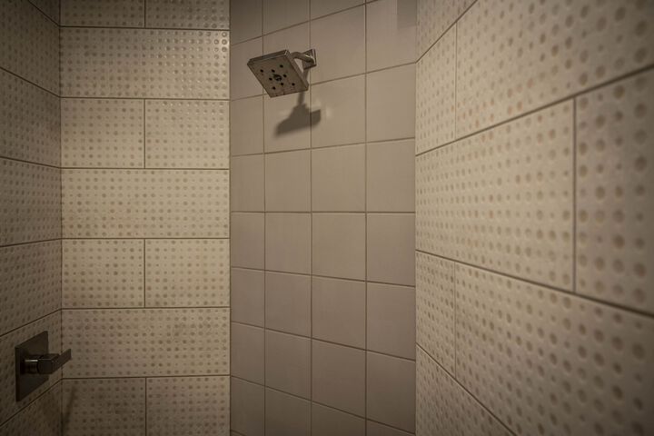 Room 230 of 335