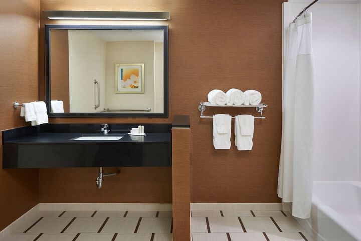 Room 10 of 18