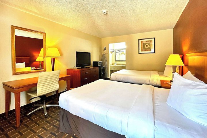 Room 9 of 14
