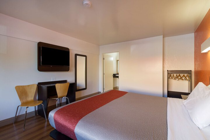 Room 12 of 22