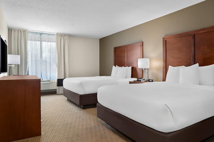 Comfort Inn & Suites Taylor - Detroit