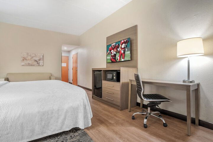 Room 28 of 35