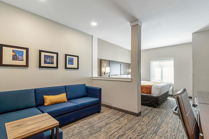 Comfort Suites Grove City - Columbus South