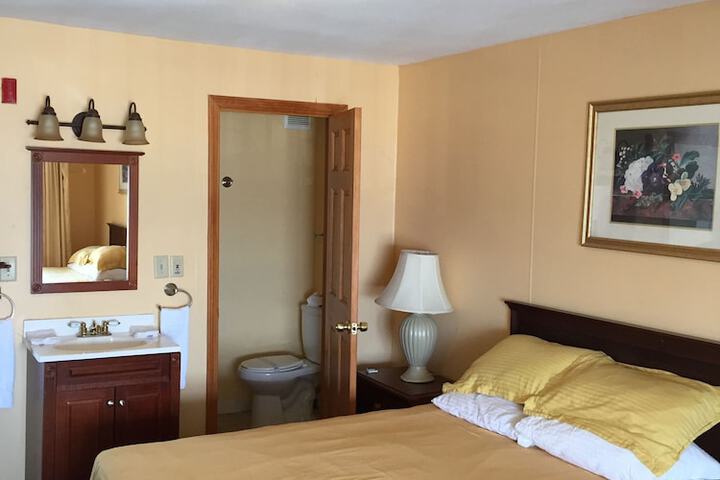 Room 11 of 32