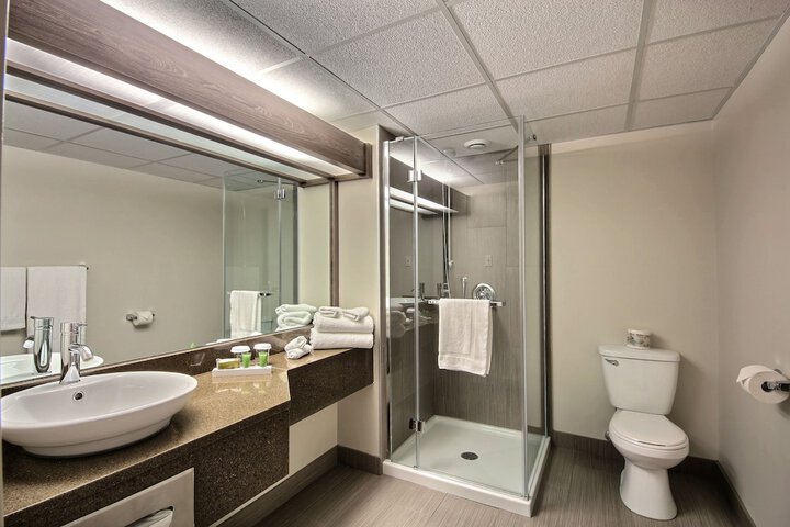 Room 16 of 28