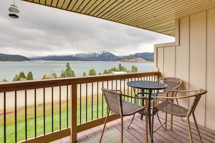 8 Mi to Keystone Resort: Dillion Condo w / Hot Tub!