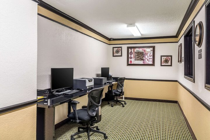 Business Center 51 of 57