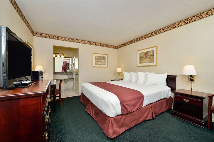 Room 13 of 21
