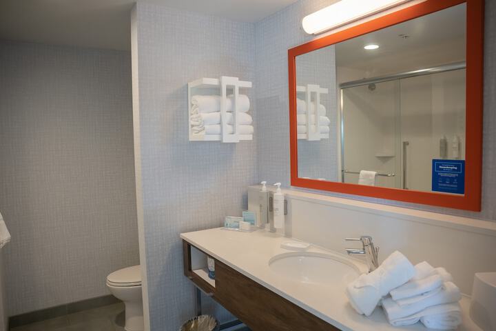 Hampton Inn & Suites Erie Bayfront