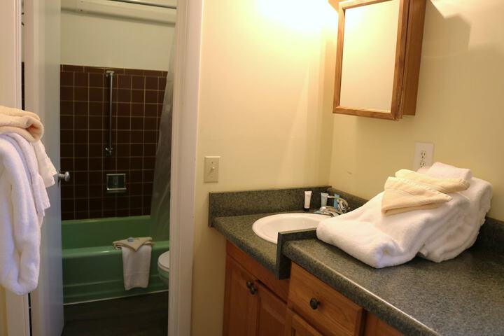 Room 34 of 143