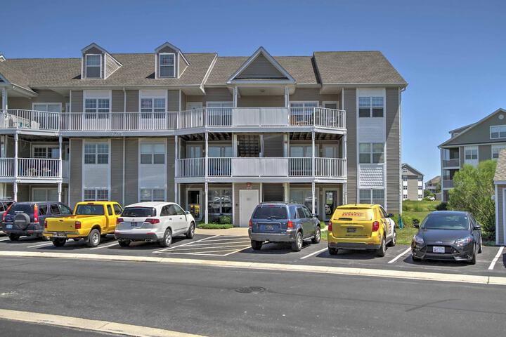 Near Beaches: Ocean View Condo w / Balcony!