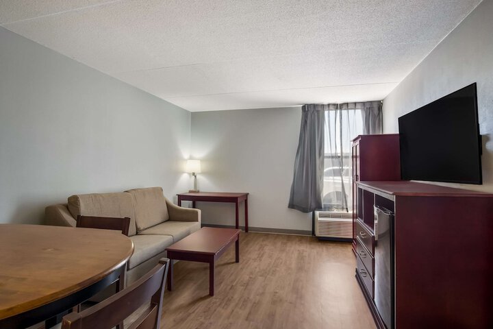 Room 65 of 82