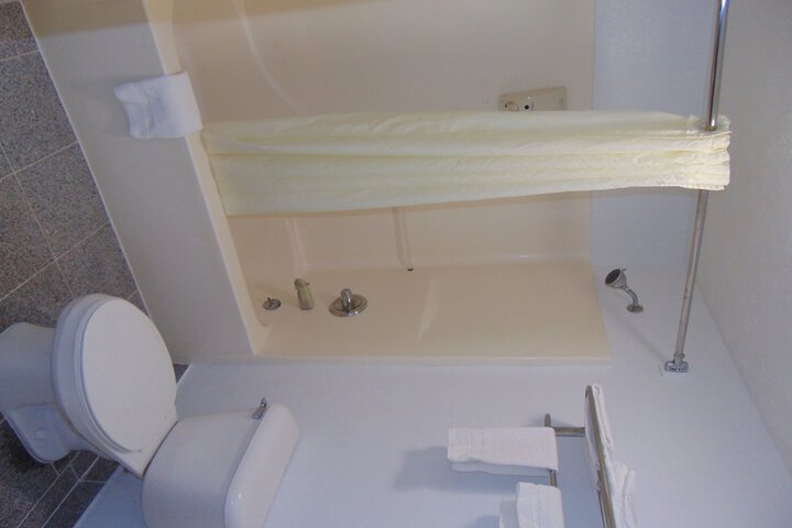 Quality Inn & Suites Dickson