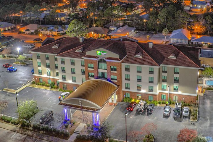 Holiday Inn Express & Suites Gulf Shores by IHG