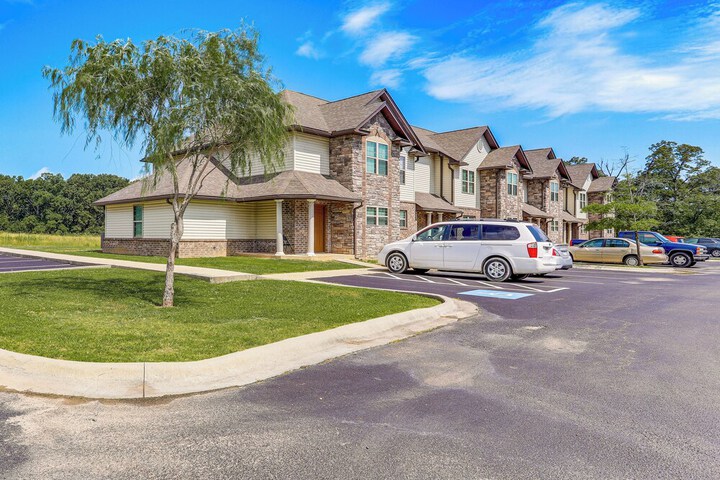 Quaint Pocahontas Townhome Central Location!