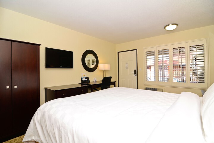 Room 13 of 30