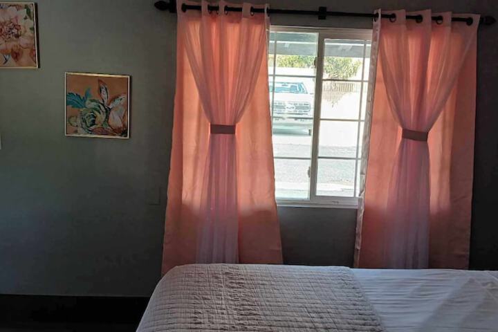 Room 10 of 28