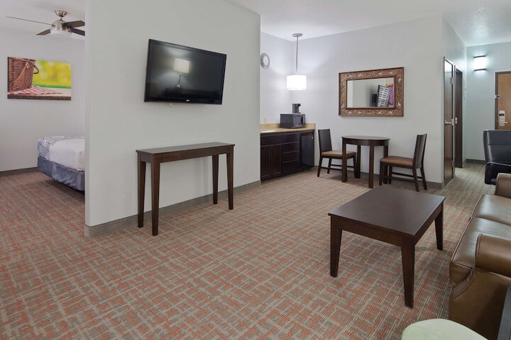 Room 15 of 25