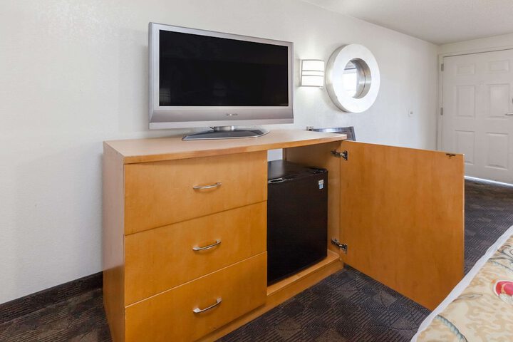 Room 14 of 18