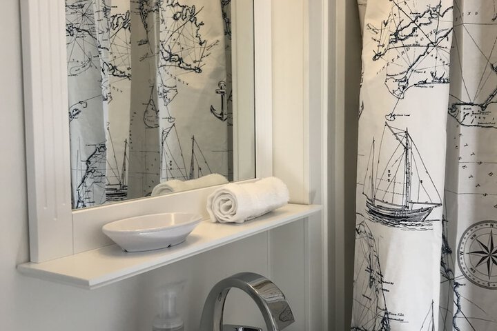 Room 6 of 34