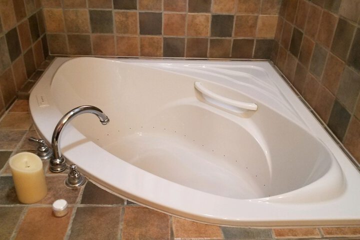 Hot Tub 29 of 32