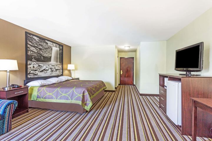 Super 8 by Wyndham Hull Street Midlothian / Richmond Area