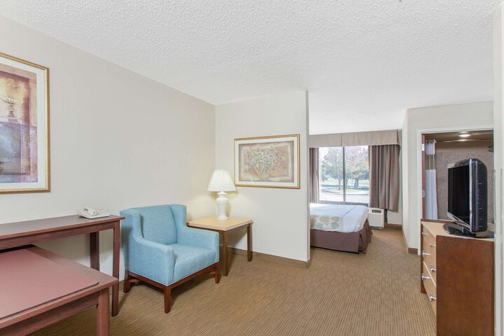 Room 7 of 23
