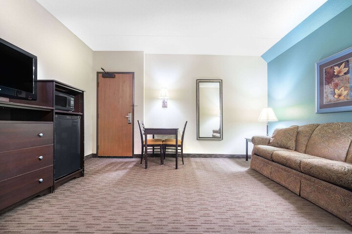 Room 33 of 43