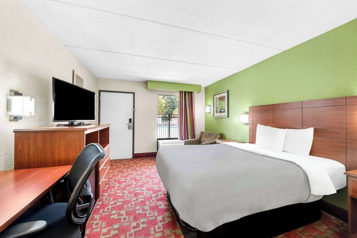 Room 27 of 36